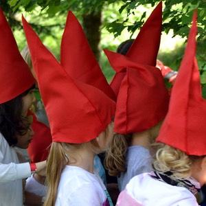 bambini nel bosco