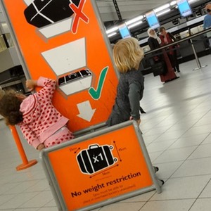 bambini partenza aeroporto