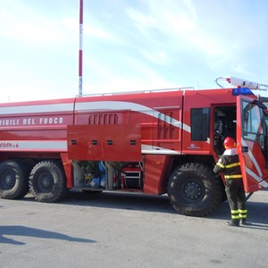 mezzi vigili del fuoco aeroporto