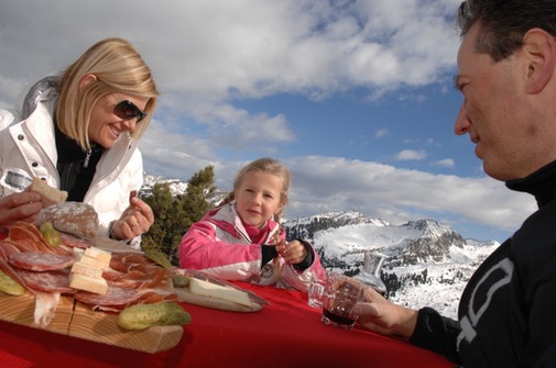 famiglia sulla neve