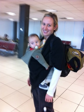 aeroporto fascia e neonato