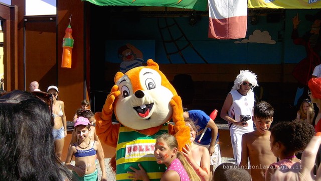 la mascotte del villaggio turistico