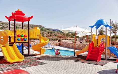 piscina esterna family hotel a Malta
