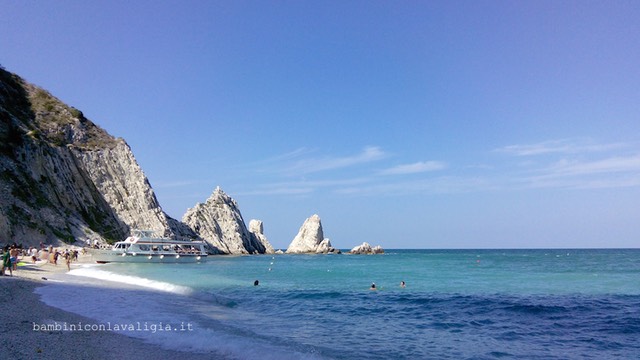 spiaggia due sorelle conero