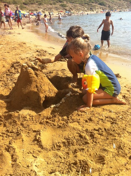 tuffieha costruzioni spiaggia bambini