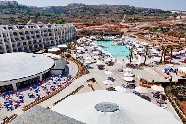 vista alto piscine hotel malta